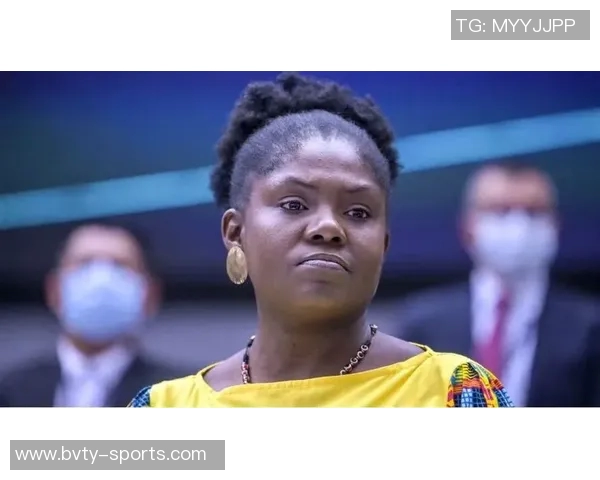 哥伦比亚世界杯主场球衣曝光蝴蝶设计向马尔克斯致敬